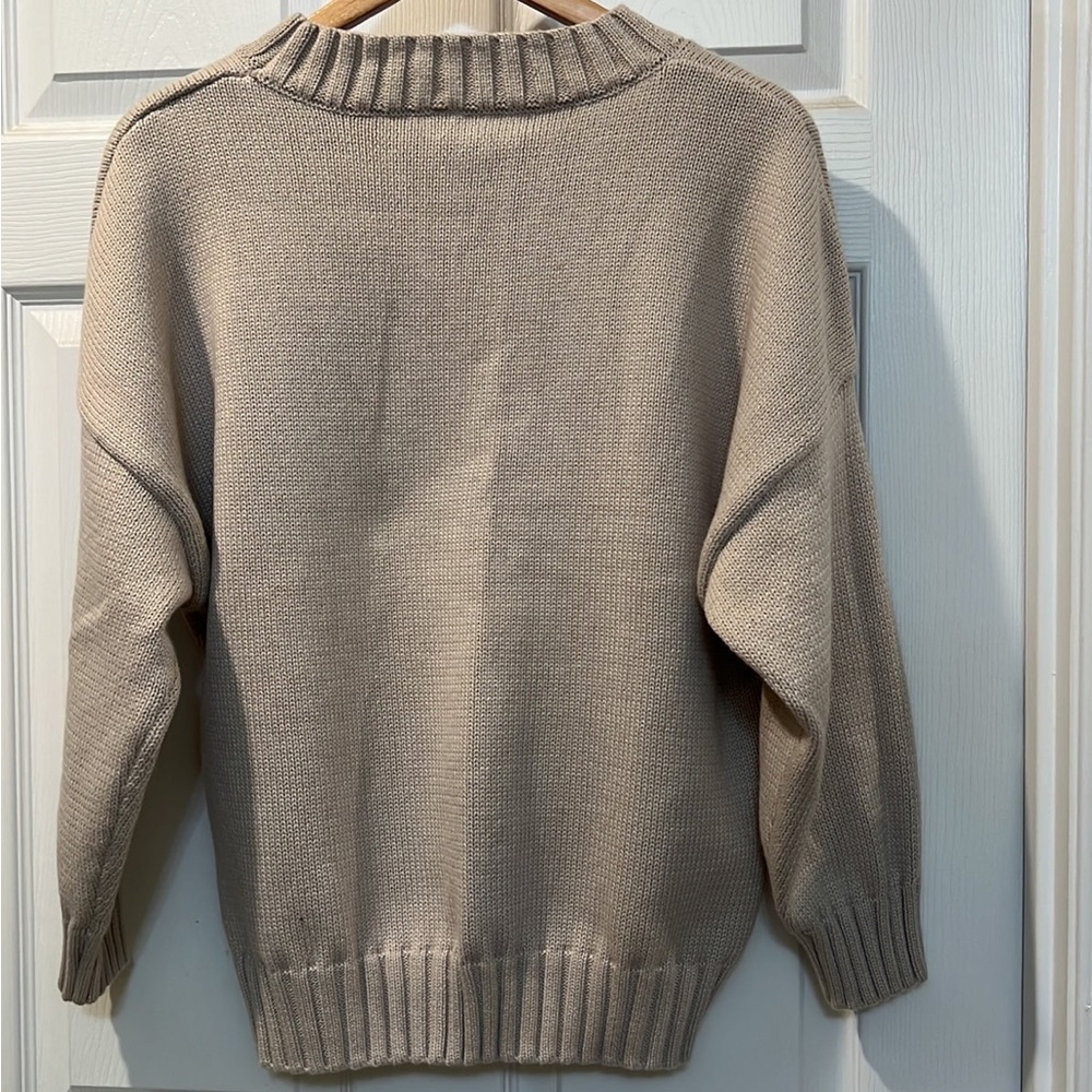 NWT Sweater SIZE L - Picture 6 of 6